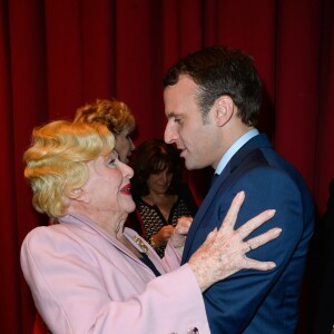 Exclusif - Line Renaud et Emmanuel Macron - Représentation de la pièce "Pleins Feux" au théâtre Hébertot à Paris le 2 février 2017. © Coadic Guirec/Bestimage