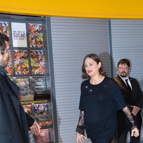 Guillaume Canet et sa compagne Marion Cotillard enceinte - Avant-première du film "Rock'n Roll" au Pathé Beaugrenelle à Paris le 13 février 2017. © Coadic Guirec / Bestimage