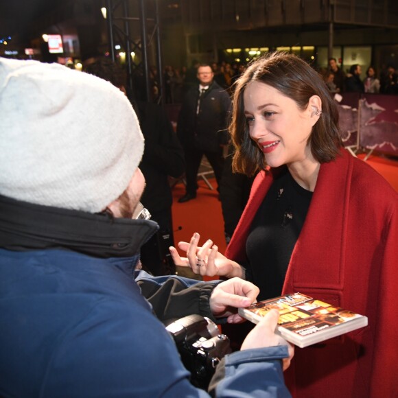 Marion Cotillard enceinte arrive à l'avant-première du film "Rock'n Roll" au Pathé Beaugrenelle à Paris le 13 février 2017. © Lionel Urman /Bestimage