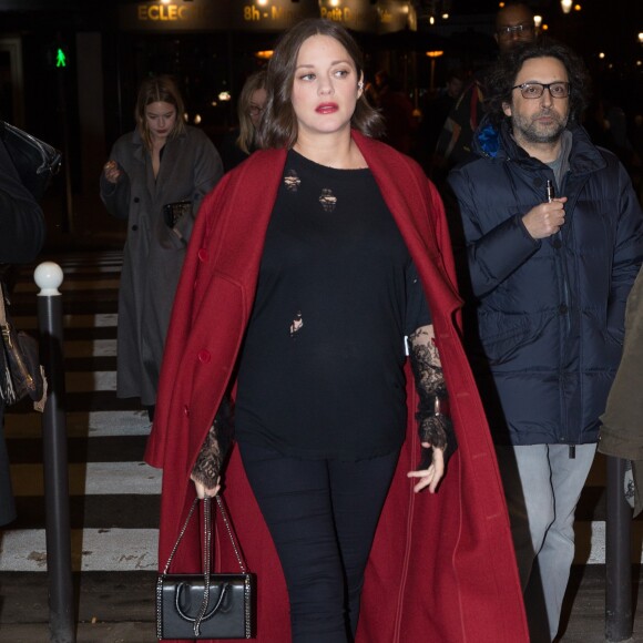 Marion Cotillard enceinte arrive à l'avant-première du film "Rock'n Roll" au Pathé Beaugrenelle à Paris le 13 février 2017. © Lionel Urman /Bestimage