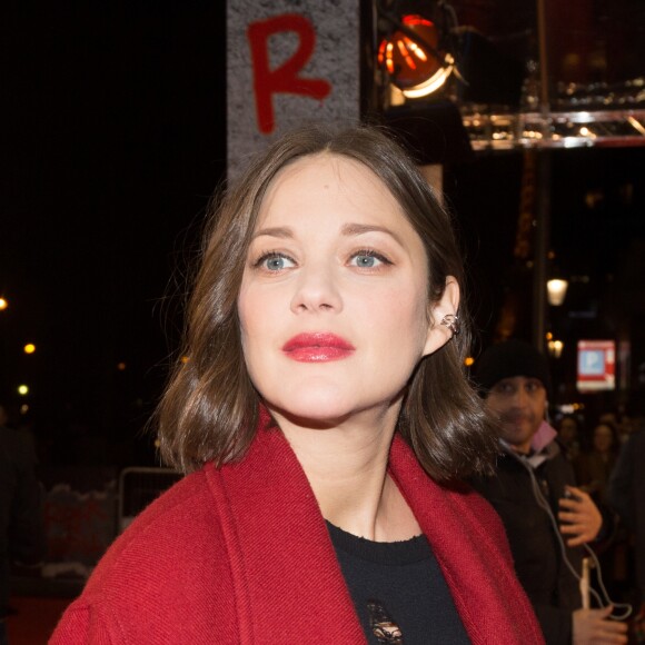 Marion Cotillard enceinte arrive à l'avant-première du film "Rock'n Roll" au Pathé Beaugrenelle à Paris le 13 février 2017. © Lionel Urman /Bestimage