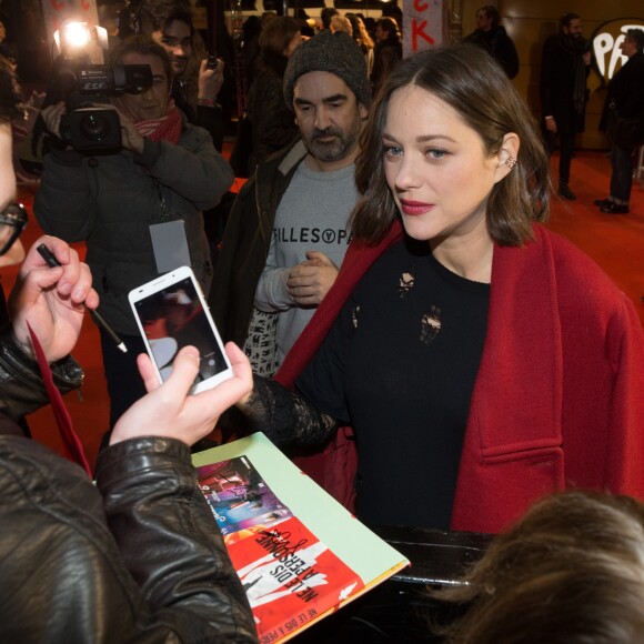 Marion Cotillard enceinte arrive à l'avant-première du film "Rock'n Roll" au Pathé Beaugrenelle à Paris le 13 février 2017. © Lionel Urman /Bestimage