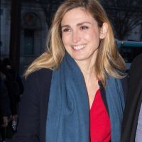 Julie Gayet, maman face au deuil et au harcèlement, primée et comblée