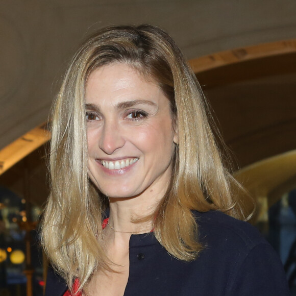 Julie Gayet lors de la 22e cérémonie des Lauriers de la Radio et de la Télévision, organisée par le Club Audiovisuel de Paris, au théâtre du Châtelet, à Paris, France, le 13 février 2017. © CVS/Bestimage