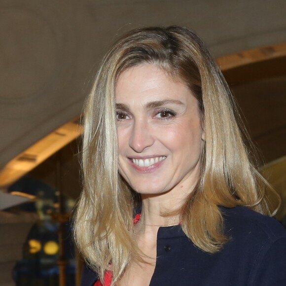 Julie Gayet lors de la 22e cérémonie des Lauriers de la Radio et de la Télévision, organisée par le Club Audiovisuel de Paris, au théâtre du Châtelet, à Paris, France, le 13 février 2017. © CVS/Bestimage