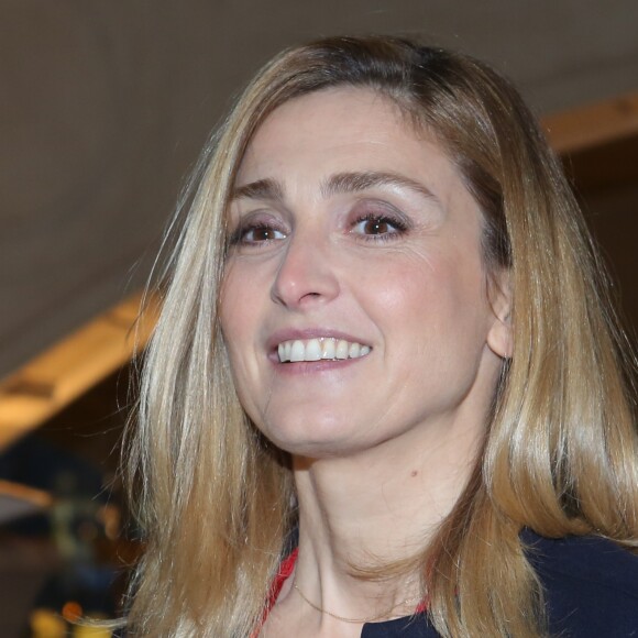 Julie Gayet lors de la 22e cérémonie des Lauriers de la Radio et de la Télévision, organisée par le Club Audiovisuel de Paris, au théâtre du Châtelet, à Paris, France, le 13 février 2017. © CVS/Bestimage