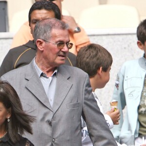 Zinedine Zidane avec son frère, ses parents et son fils Enzo lors d'un match du Real Madrid contre Villarreal au Santiago Bernabeu le 7 mai 2006.