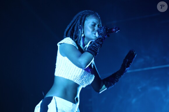 La chanteuse Kelela en première partie du groupe The XX au Zénith de Paris, France, le 14 février 2017. © Lise Tuillier