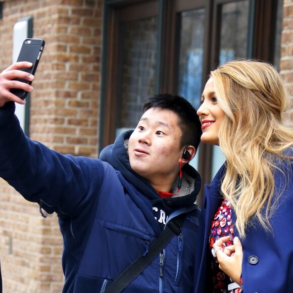 L'actrice Blake Lively et sa soeur soeur Robyn Lively quittent le Greenwich Hotel pour se rendre au défilé Michael Kors à New York le 15 février 2017.