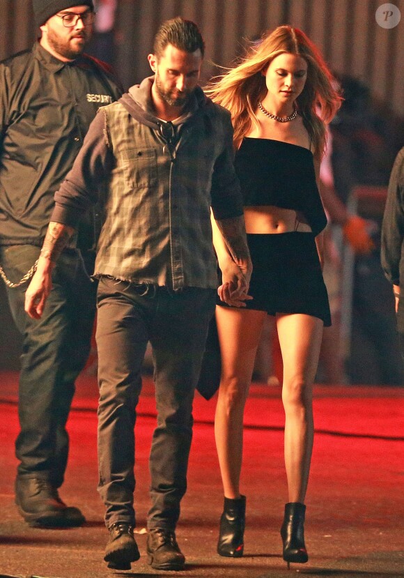 Adam Levine et sa femme Behati Prinsloo sur le tournage du vidéo clip "Animals" du goupe Maroon 5 à Los Angeles, le 30 aout 2014.