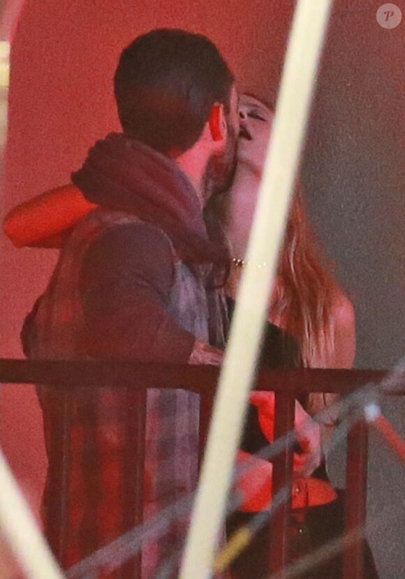 Adam Levine et sa femme Behati Prinsloo sur le tournage du vidéo clip "Animals" du goupe Maroon 5 à Los Angeles, le 30 aout 2014.