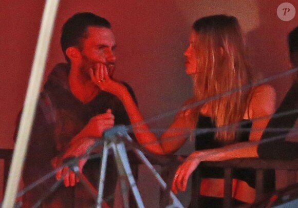 Adam Levine et sa femme Behati Prinsloo sur le tournage du vidéo clip "Animals" du goupe Maroon 5 à Los Angeles, le 30 aout 2014.