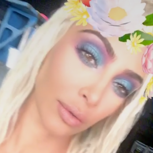 Kim Kardashian révélant sa nouvelle coupe de cheveux sur Snapchat le 17 février 2017