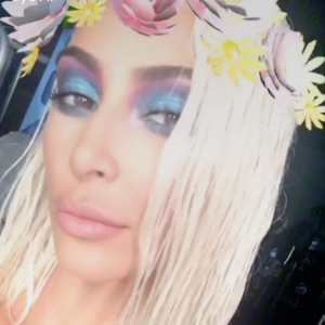 Kim Kardashian révélant sa nouvelle coupe de cheveux sur Snapchat le 17 février 2017