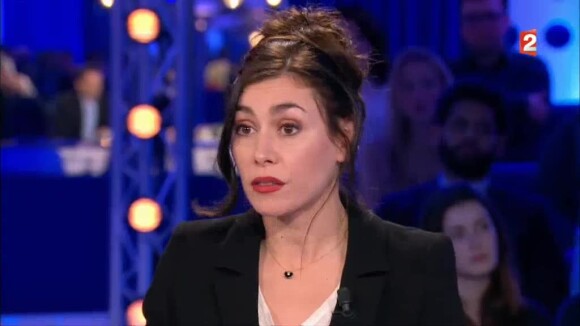 Olivia Ruiz se rappelle de son passage par la Star Academy 1, le 18 février 2017 dans "ONPC" sur France 2.