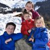 Le prince Christian, la princesse Isabella, le prince Vincent et la princesse Josephine posent ensemble. Le prince Frederik et la princesse Mary de Danemark profitent avec leurs enfants des vacances d'hiver dans la station de Verbier, en Suisse. La princesse héritière a partagé quelques images de leur séjour sur les réseaux sociaux de la monarchie.