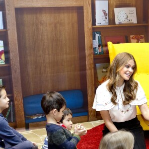 La princesse Madeleine inaugurait le 14 février 2017 au Southbank Centre à Londres Room for the Children, une bibliothèque qui propose des ouvrages jeunesse venus des pays scandinaves pour inciter les petits à lire et à s'exprimer.