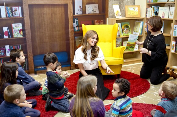 La princesse Madeleine inaugurait le 14 février 2017 au Southbank Centre à Londres Room for the Children, une bibliothèque qui propose des ouvrages jeunesse venus des pays scandinaves pour inciter les petits à lire et à s'exprimer.