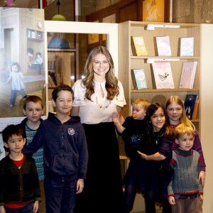 La princesse Madeleine inaugurait le 14 février 2017 au Southbank Centre à Londres Room for the Children, une bibliothèque qui propose des ouvrages jeunesse venus des pays scandinaves pour inciter les petits à lire et à s'exprimer.