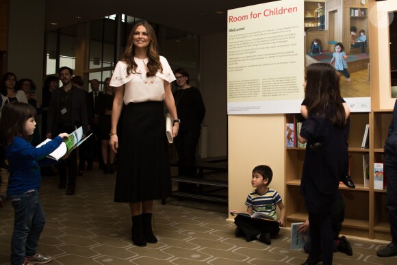 La princesse Madeleine inaugurait le 14 février 2017 au Southbank Centre à Londres Room for the Children, une bibliothèque qui propose des ouvrages jeunesse venus des pays scandinaves pour inciter les petits à lire et à s'exprimer.