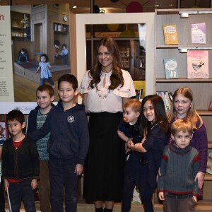 La princesse Madeleine inaugurait le 14 février 2017 au Southbank Centre à Londres Room for the Children, une bibliothèque qui propose des ouvrages jeunesse venus des pays scandinaves pour inciter les petits à lire et à s'exprimer.