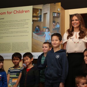 La princesse Madeleine inaugurait le 14 février 2017 au Southbank Centre à Londres Room for the Children, une bibliothèque qui propose des ouvrages jeunesse venus des pays scandinaves pour inciter les petits à lire et à s'exprimer.