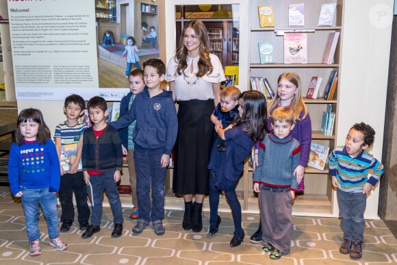 La princesse Madeleine inaugurait le 14 février 2017 au Southbank Centre à Londres Room for the Children, une bibliothèque qui propose des ouvrages jeunesse venus des pays scandinaves pour inciter les petits à lire et à s'exprimer.
