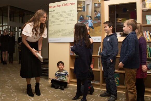 La princesse Madeleine inaugurait le 14 février 2017 au Southbank Centre à Londres Room for the Children, une bibliothèque qui propose des ouvrages jeunesse venus des pays scandinaves pour inciter les petits à lire et à s'exprimer.