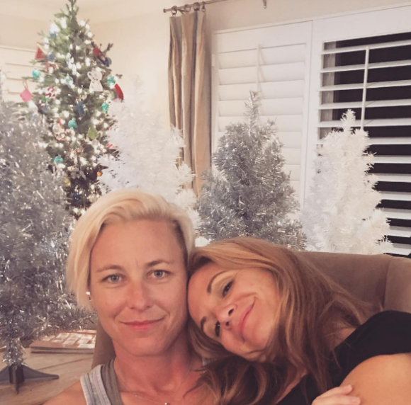 Abby Wambach a publié une photo d'elle avec sa chérie Glennon Doyle Melton sur Instagram au mois de décembre 2016.