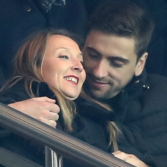 Audrey Lamy et son compagnon Thomas Sabatier - People au match de Ligue des Champions Psg - Ludogorets au Parc des Princes à Paris le 6 décembre 2016.
