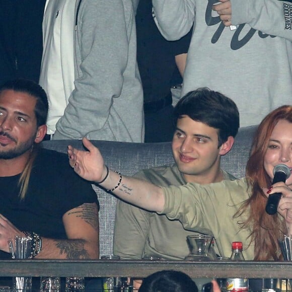 Exclusif - Lindsay Lohan fait la fête avec son petit ami Dennis Papageorgiou dans son club à Athènes en Grèce. Les amoureux discutent, plaisantent et font des selfies. Le 28 janvier 2017