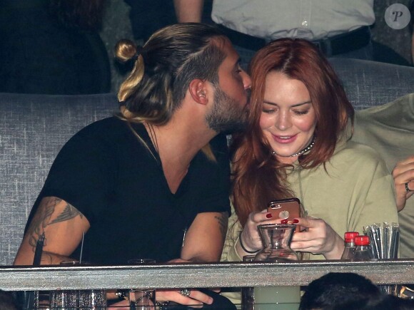 Exclusif - indsay Lohan fait la fête avec son petit ami Dennis Papageorgiou dans son club à Athènes en Grèce. Les amoureux discutent, plaisantent et font des selfies. Le 28 janvier 2017