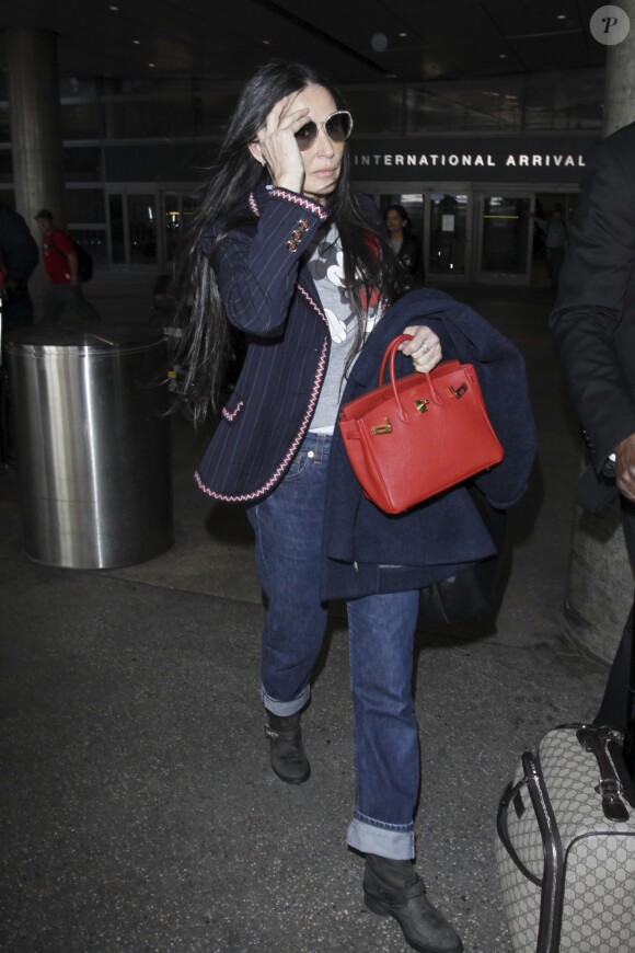 Demi Moore arrive à l'aéroport de LAX à Los Angeles, le 27 mai 2016.