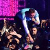 Chris Martin et son groupe Coldplay avec The Chainsmokers aux BRIT Awards 2017, O2 Arena, Londres, le 22 février 2017.