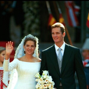 Iñaki Urdangarin et sa femme l'infante Cristina d'Espagne lors de leur mariage le 4 octobre 1997