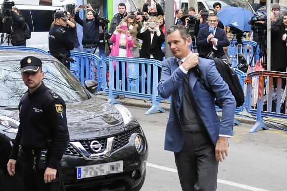 Iñaki Urdangarin arrive au tribunal de Palma de Majorque le 23 février 2017 pour connaître la décision concernant sa liberté provisoire suite à sa condamnation à six ans et trois mois de prison dans l'affaire Noos.