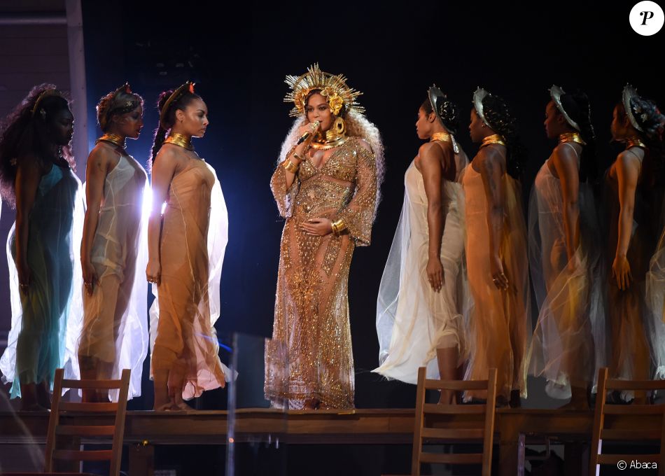 La chanteuse Beyoncé sur la scène de la 59e édition de Grammy Awards au ...