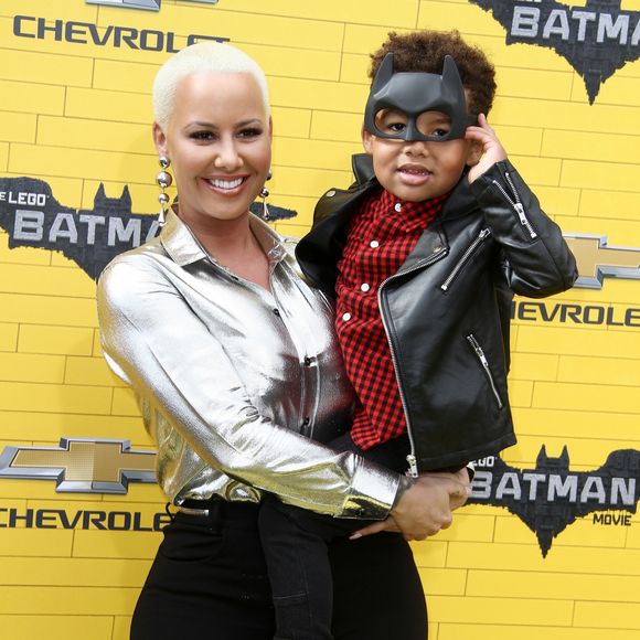 Amber Rose et son fils Sebastian Taylor Thomaz à la première de ‘'The LEGO Batman Movie' au théâtre Regency Village à Westwood, le 4 février 2017