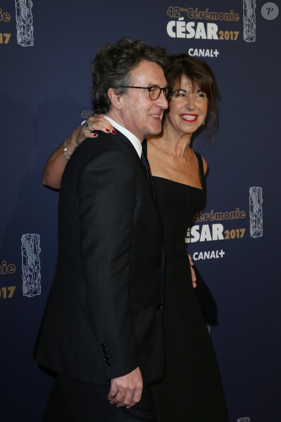 François Cluzet et sa femme Narjiss - Photocall de la 42ème cérémonie des Cesar à la salle Pleyel à Paris, le 24 février 2017. © Dominique Jacovides - Olivier Borde / Bestimage
