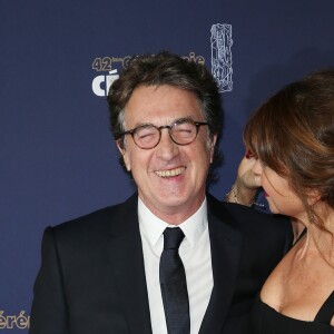 François Cluzet et sa femme Narjiss - Photocall de la 42ème cérémonie des Cesar à la salle Pleyel à Paris, le 24 février 2017. © Dominique Jacovides - Olivier Borde / Bestimage