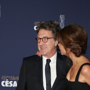 François Cluzet et sa femme Narjiss - Photocall de la 42ème cérémonie des Cesar à la salle Pleyel à Paris, le 24 février 2017. © Dominique Jacovides - Olivier Borde / Bestimage