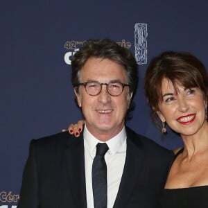 François Cluzet et sa femme Narjiss - Photocall de la 42ème cérémonie des Cesar à la salle Pleyel à Paris, le 24 février 2017. © Dominique Jacovides - Olivier Borde / Bestimage