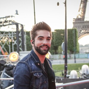 Kendji Girac - Concert "UEFA Euro 2016 Le Grand Show d'Ouverture" dans la fan-zone à la veille du 1er match de l'EURO 2016 sur le Champ-de-Mars, au pied de la Tour Eiffel à Paris le 9 juin 2016. © Cyril Moreau/Bestimage