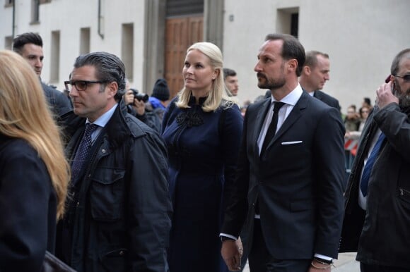 La princesse Mette-Marit de Norvège et son mari le prince Haakon de Norvège - Arrivée des personnalités à la cérémonie religieuse en l'honneur de Franca Sozzani (rédactrice en chef de Vogue Italie décédée le 22 décembre 2016) à Milan, le 27 février 2017
