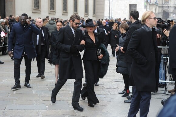 Stella McCartney, Kate Moss et guest - Arrivée des personnalités à la cérémonie religieuse en l'honneur de Franca Sozzani (rédactrice en chef de Vogue Italie décédée le 22 décembre 2016) à Milan, le 27 février 2017