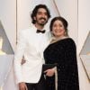 Dev Patel et sa mère Anita Patel à la 89ème cérémonie des Oscars au Hollywood & Highland Center à Hollywood, le 26 février 2017