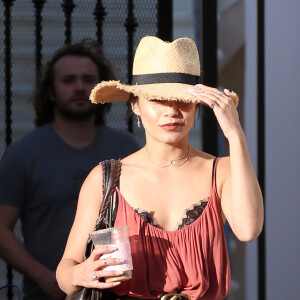 Vanessa Hudgens est allée acheter un smoothie à emporter à Studio City, le 1er mars 2017