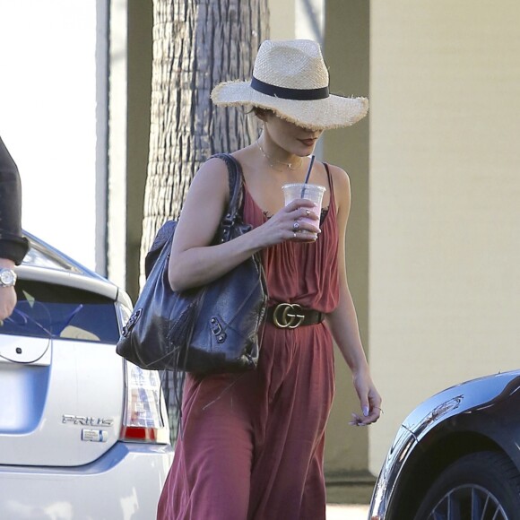 Vanessa Hudgens est allée acheter un smoothie à emporter à Studio City, le 1er mars 2017