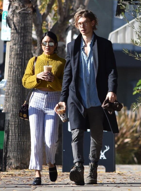 Exclusif - Vanessa Hudgens et son compagnon Austin Butler en balade à Studio City le 1er janvier 2017.