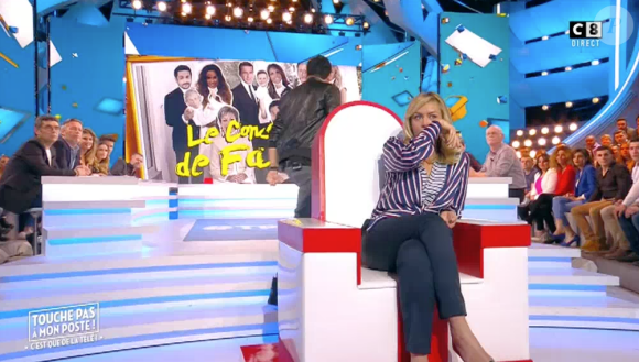 Enora Malagré très émue dans "Touche pas à mon poste" sur C8. Le 3 mars 2017.